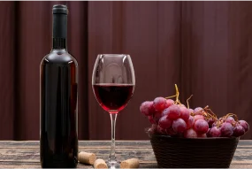 Şarap şişesi ve Kadeh